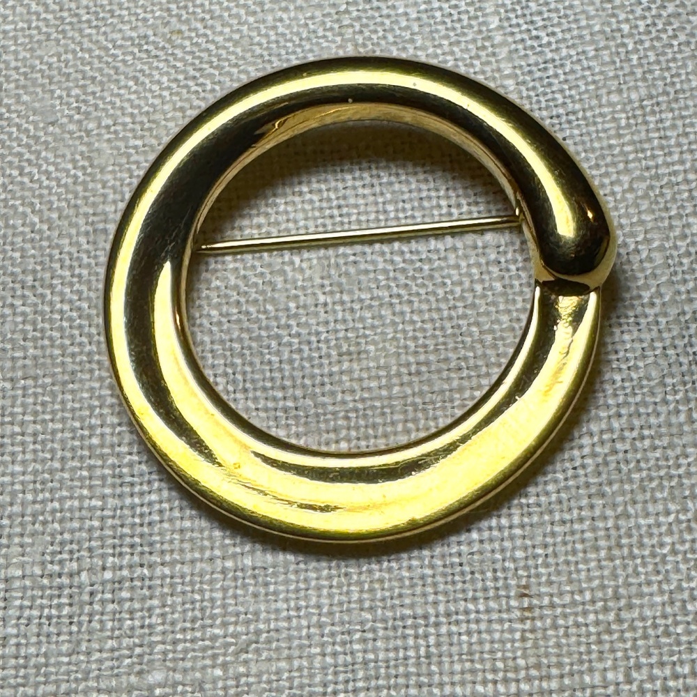 Vintage  Brooch Monet Gold Tone Circle Swirl  Signed Waterdrop